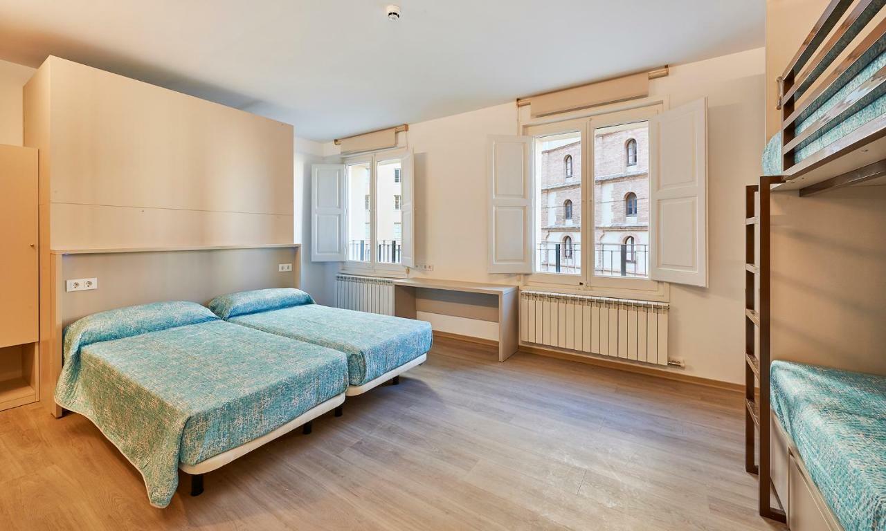 Alberg Abat Oliba Monistrol de Montserrat 外观 照片 Hostel room in Madrid, Spain